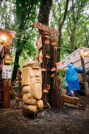 Деревянная скульптура, фестиваль WOMAD