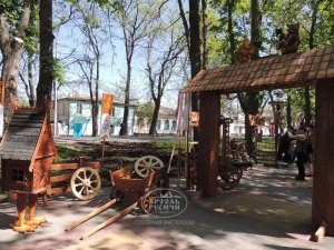 Деревянные парковые декорации