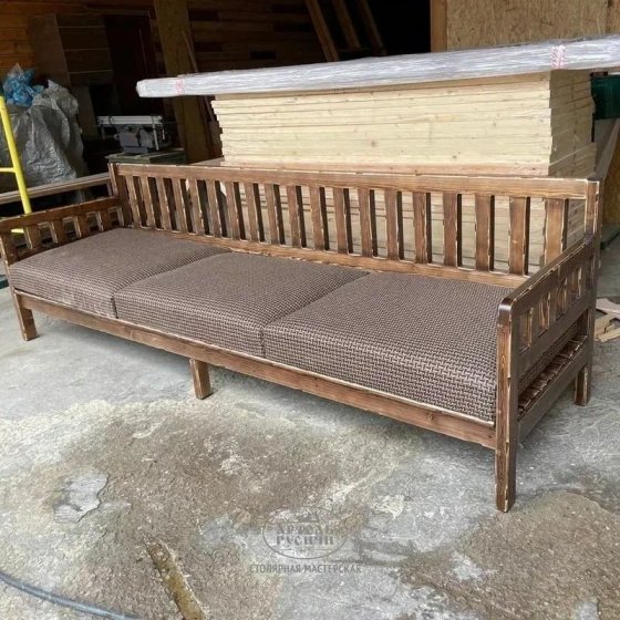 Садовый диван в стиле «Русский Лофт» с подушками 