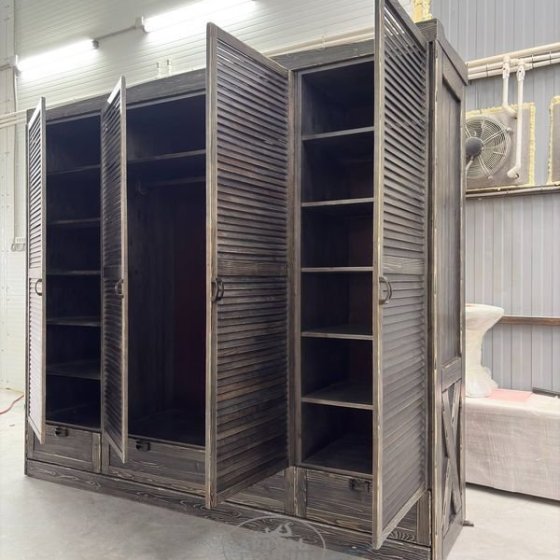 Платяной шкаф из массива дерева под старину «Loft»