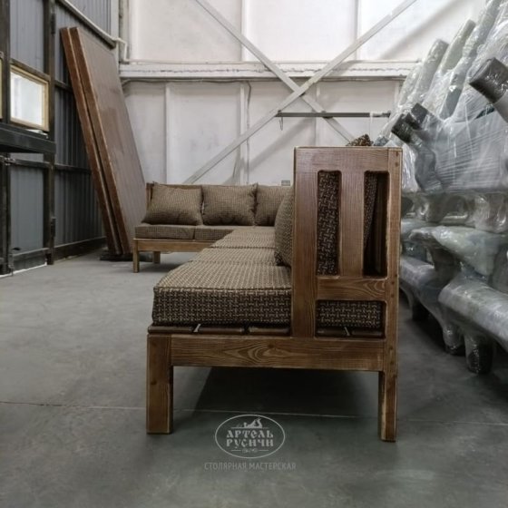 Диван-скамья «Русский лофт» без подлокотников с подушками из непромокаемой ткани