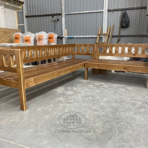 Угловой диван для лаундж зоны из массива сосны «Русский лофт»