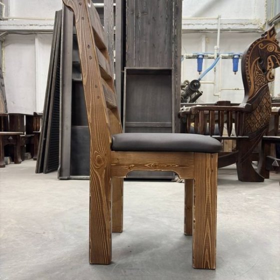 Деревянный стул под старину «Ладожский» с мягкой сидушкой