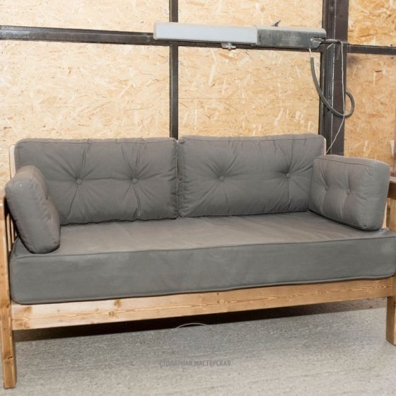 Диван-скамья из массива сосны под старину «Русский лофт» с подушками 