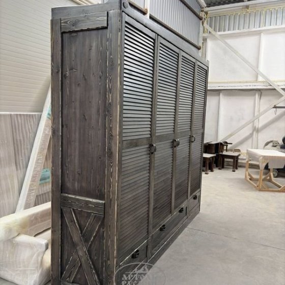 Платяной шкаф из массива дерева под старину «Loft»