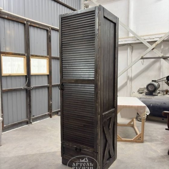 Деревянный шкаф под старину из массива сосны «Loft»