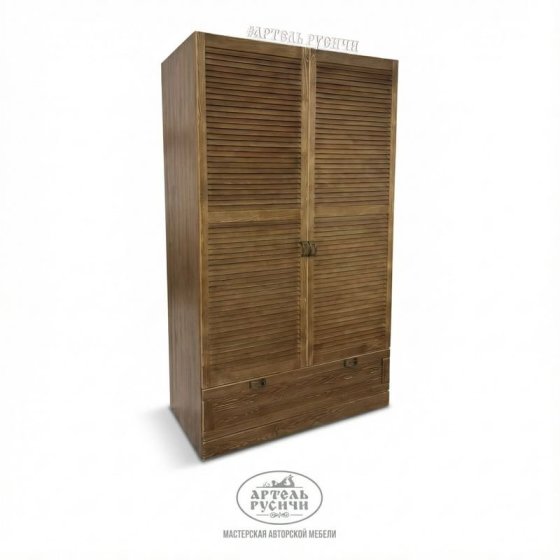 Деревянный платяной шкаф из массива сосны «Loft»