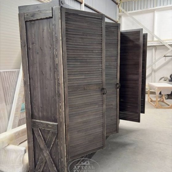 Платяной шкаф из массива дерева под старину «Loft»