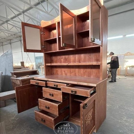 Состаренный буфет из массива дерева «Купеческий»