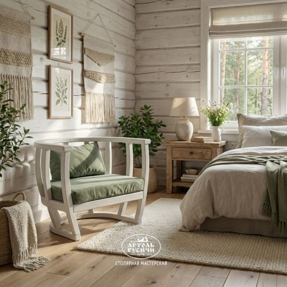 Кресло из массива дерева с мягкими подушками в стиле прованс