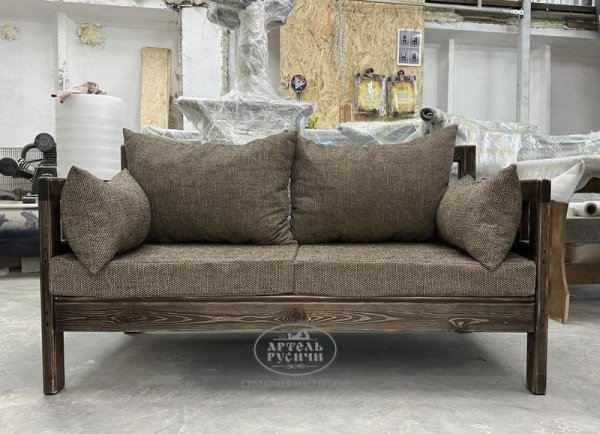 Характеристики Диван-скамья для бани из массива дерева под старину «Русский лофт» с подушками