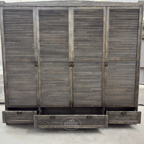 Характеристики Платяной шкаф из массива дерева под старину «Loft»