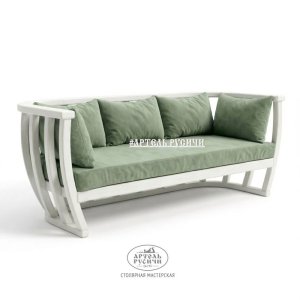 Диван из массива дерева с мягкими подушками в стиле прованс