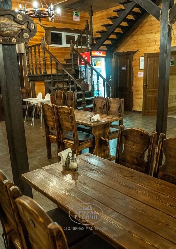 Мебель из массива дерева под старину в стиле кантри для ресторана фото