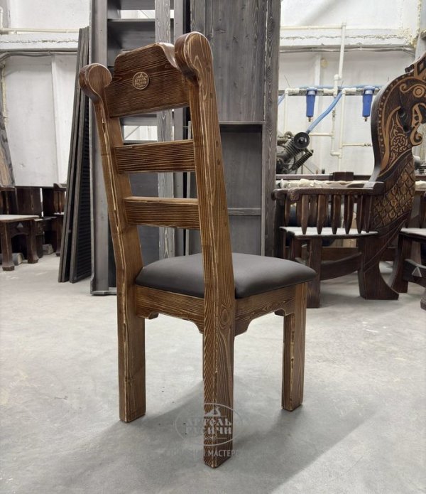 Деревянный стул под старину «Ладожский» с мягкой сидушкой