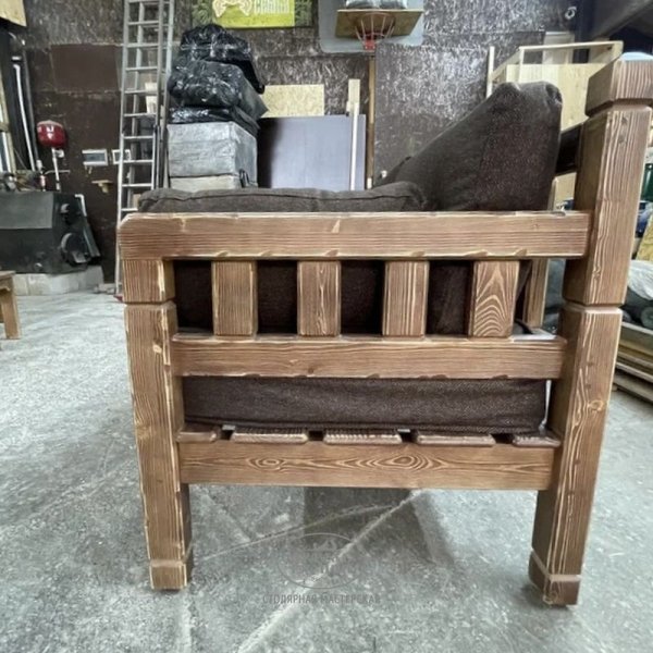 Диван-скамья из массива дерева «Суздальский» в стиле русский лофт с подушками фото