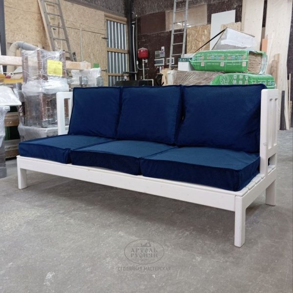 Диван-скамья «Русский лофт» из массива дерева для террасы