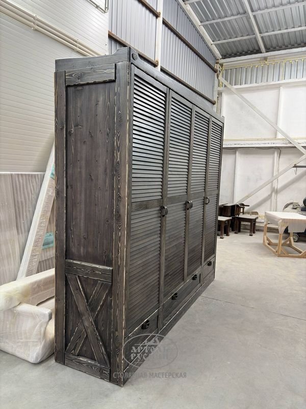 Распашной платяной шкаф из массива дерева под старину «Loft» фото