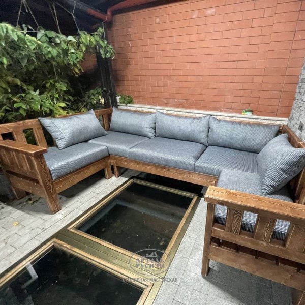 Садовый диван П-образной формы «Русский лофт» с мягкими подушками