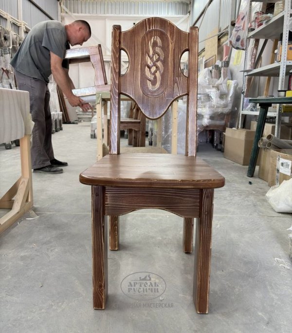 Стул под старину с резьбой «Смоленский» для беседки, бани или кафе фото вид прямо