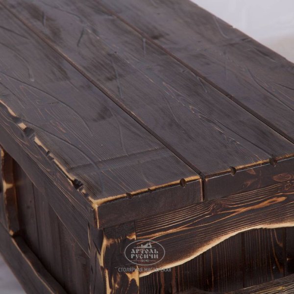 Сундук Смоленский в русском стиле фото крупный план