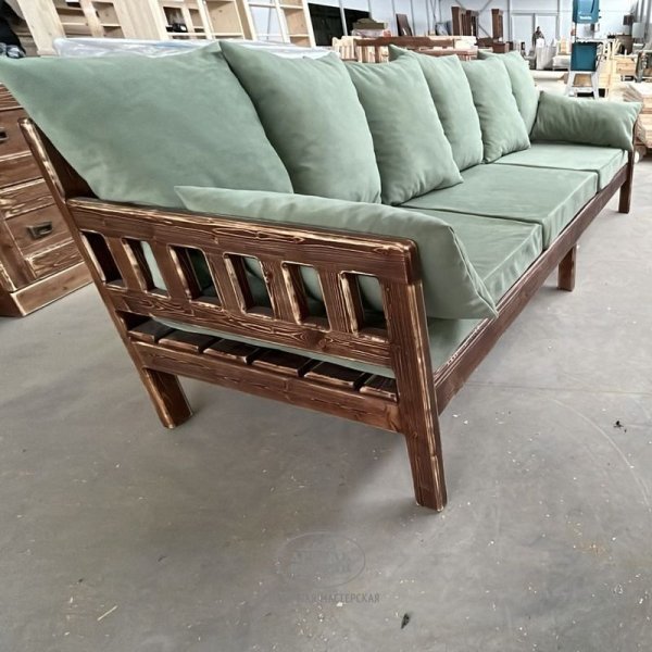 Диван-скамья «Русский лофт» из массива дерева под старину с подушками