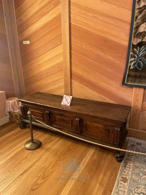 Мебель в царских палатах - деревянный сундук