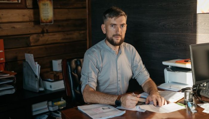 Иван Мордовин, основатель и действующий руководитель мастерской авторской мебели Артель Русичи